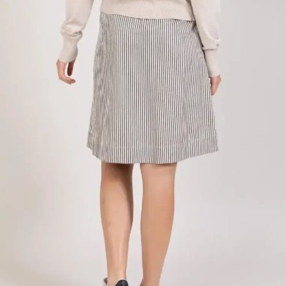 Casual Chic - Mid Length Grey & White Striped Skirt - Elastic Waist - Size M - Picture 6 of 12